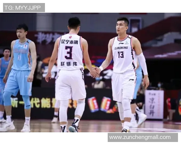 约翰-埃格伯努与队友们共同备战CBA新赛季，冲击冠军！